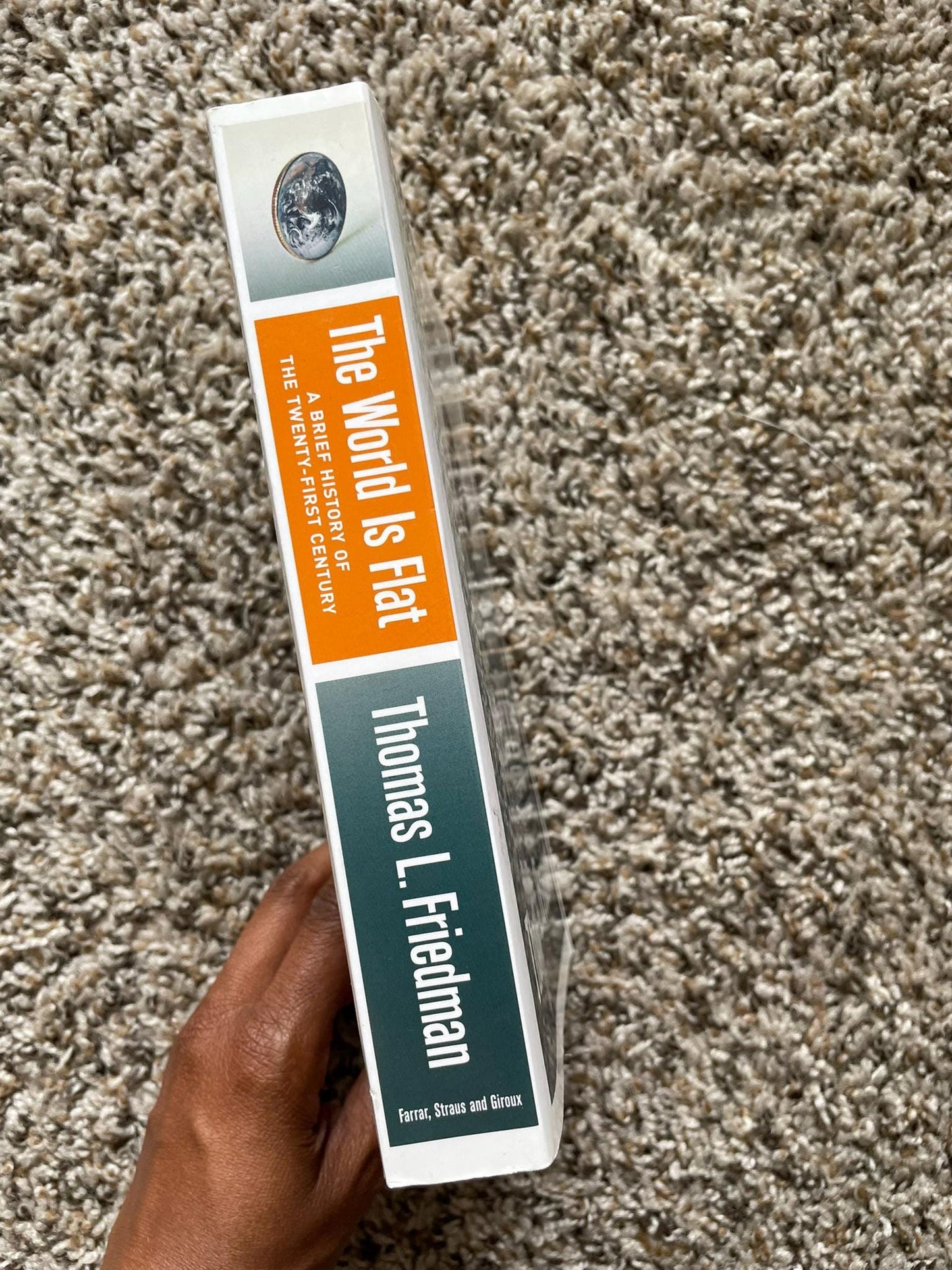The World Is Flat: A Brief History of the Twenty-First Century Paperback